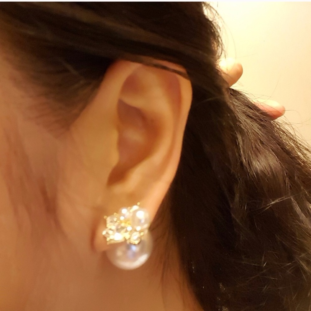 Beautiful faux pearl & rhinestone stud earrings - Picture 7 of 8
